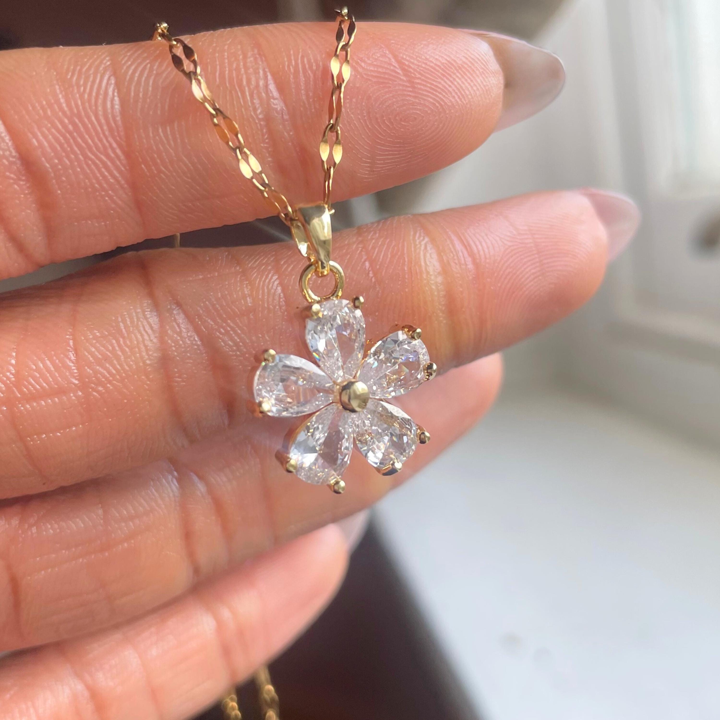 Stella - Quartz Flower Pendant Necklace