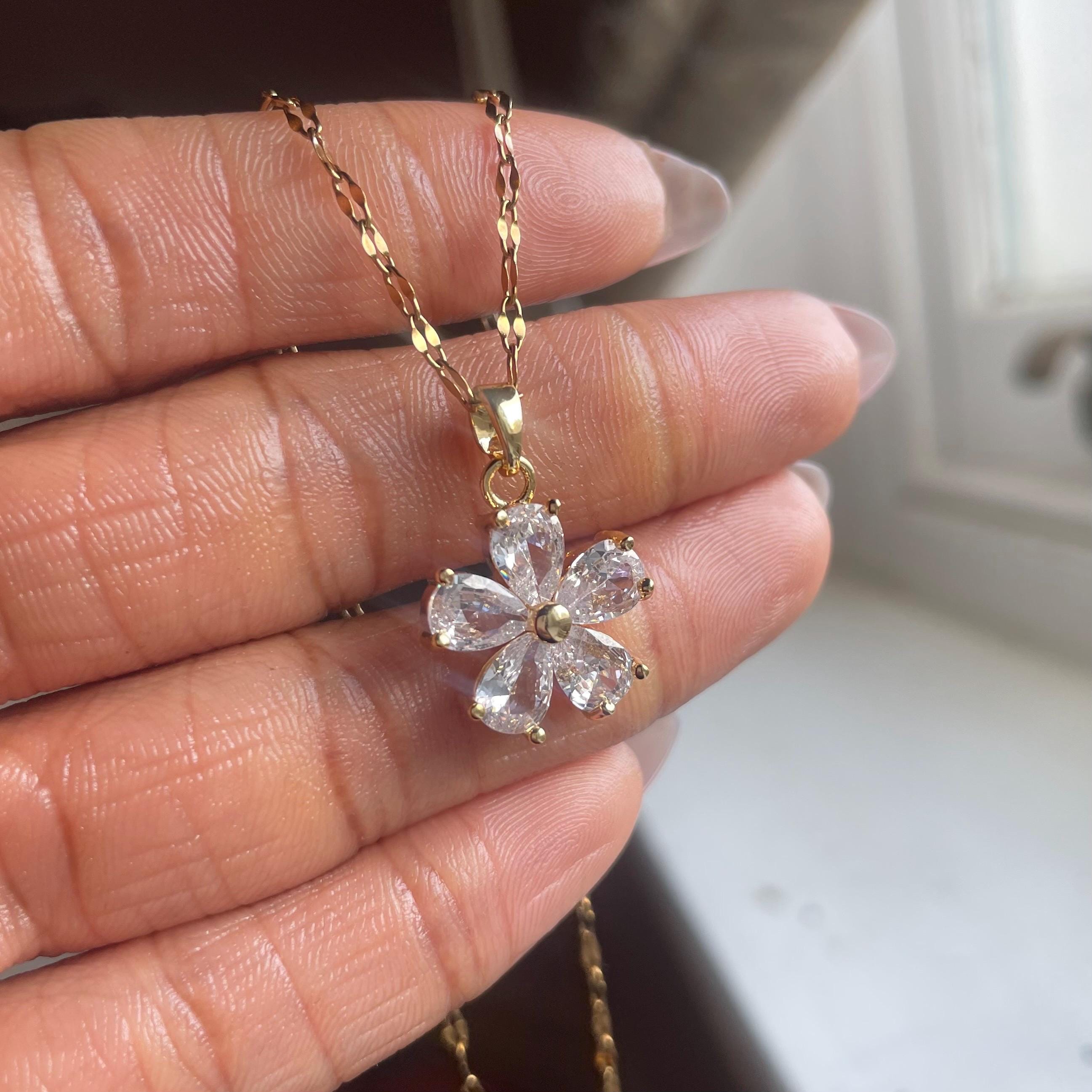 Stella - Quartz Flower Pendant Necklace