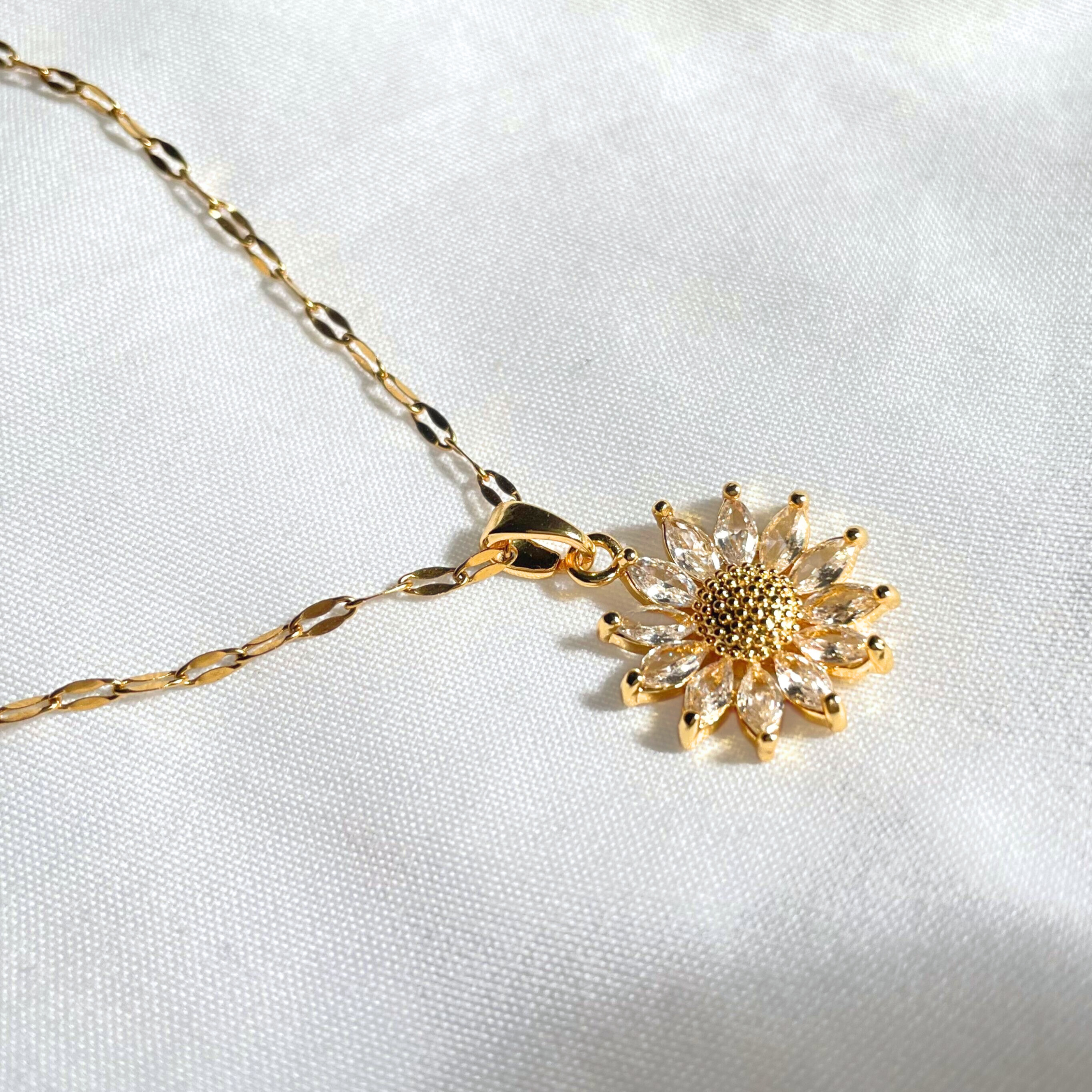 Bloom - Daisy Flower Pendant Necklace